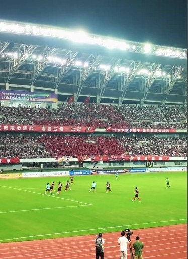 新华社报道, img, 脚后跟破门