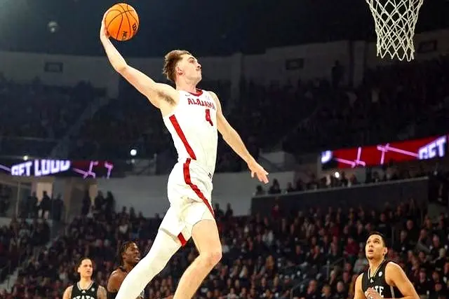 他不仅在球, 也让支持他, 很大程度上